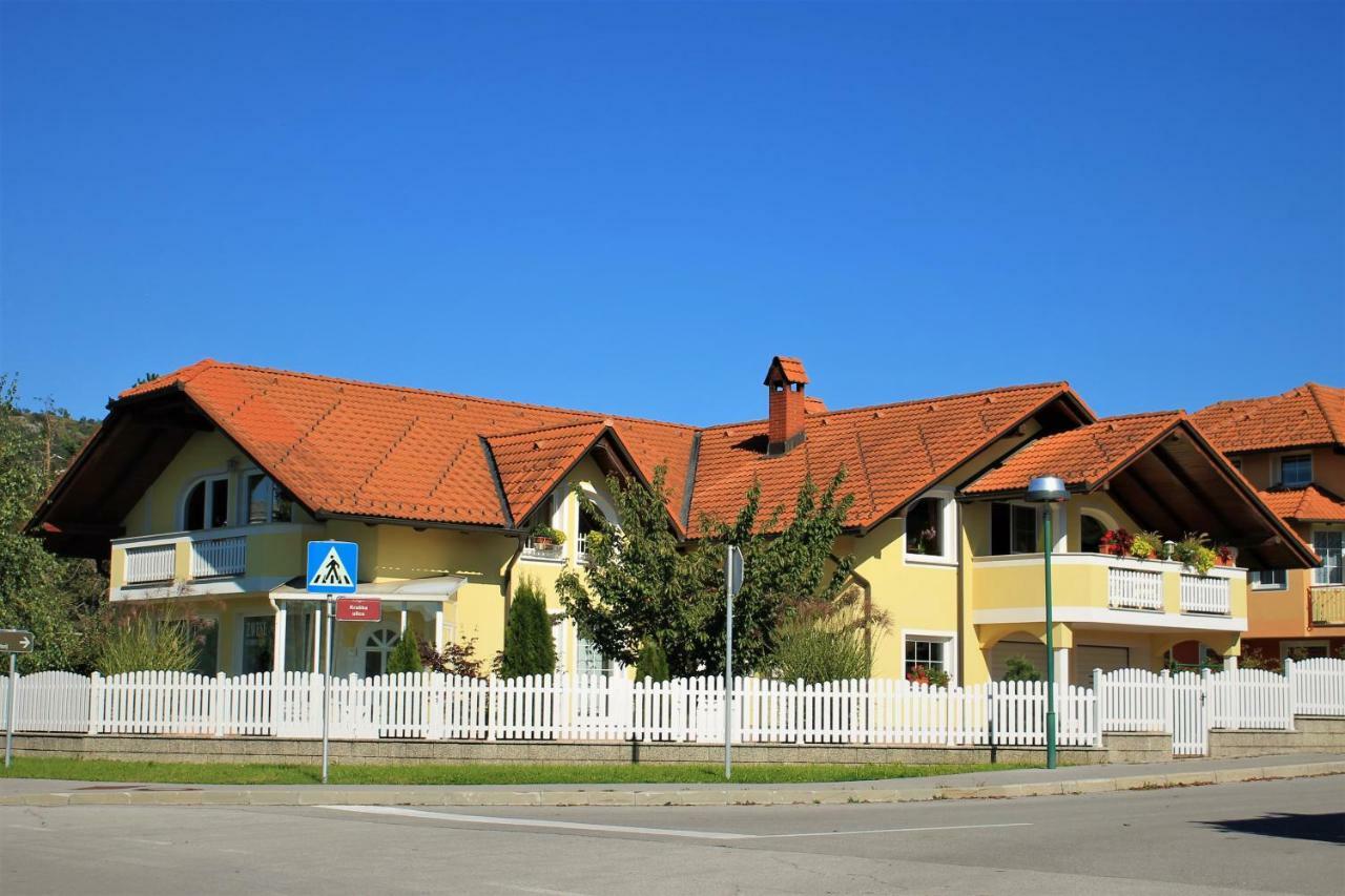 Yellow Dreamhouse Постойна Екстер'єр фото