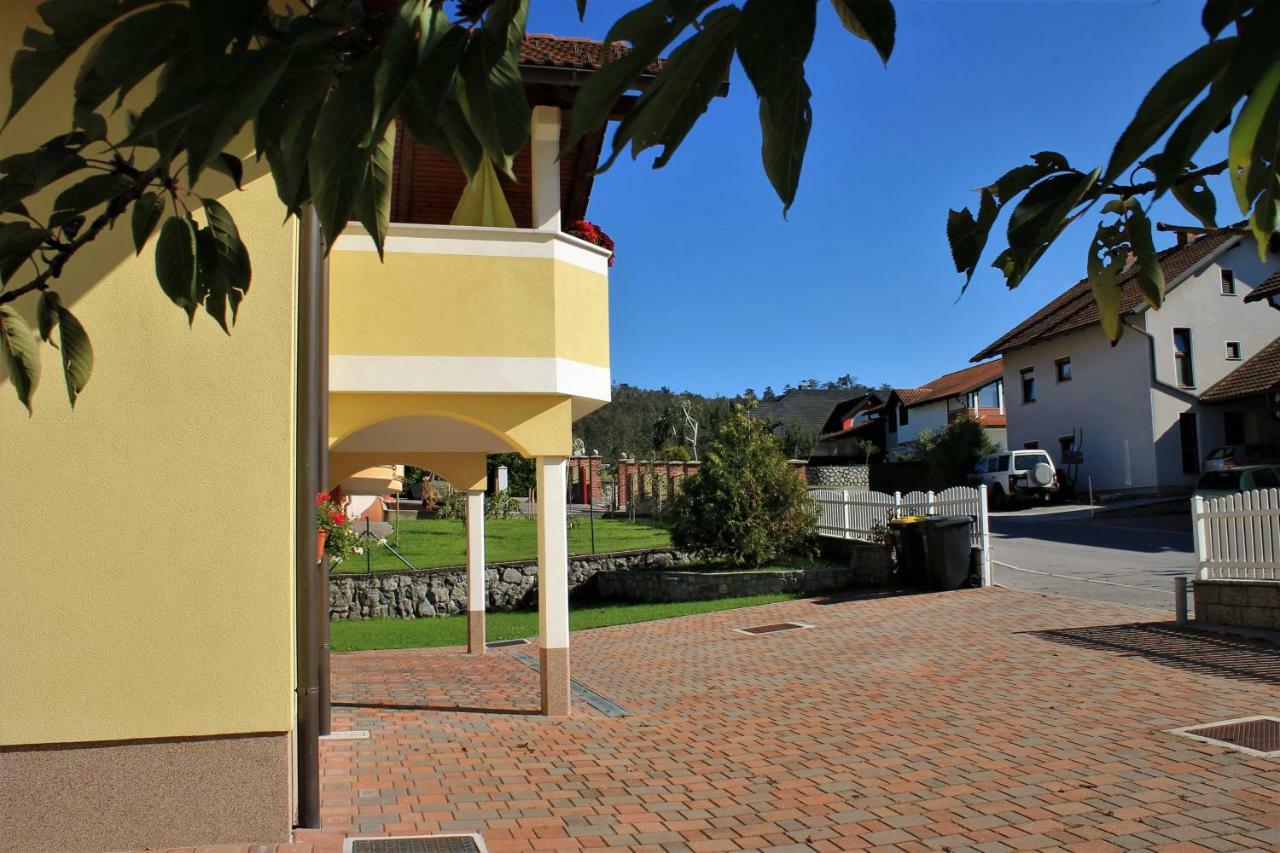 Yellow Dreamhouse Постойна Екстер'єр фото